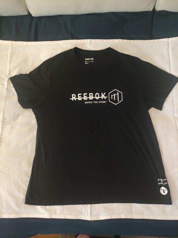 T-shirt Reebok 2XL qui taille 3XL - photo numéro 1