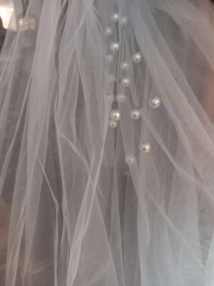 Voile de mariée en tulle  couleur blanc à 2 volants   avec groupes   de perles fines - photo numéro 5