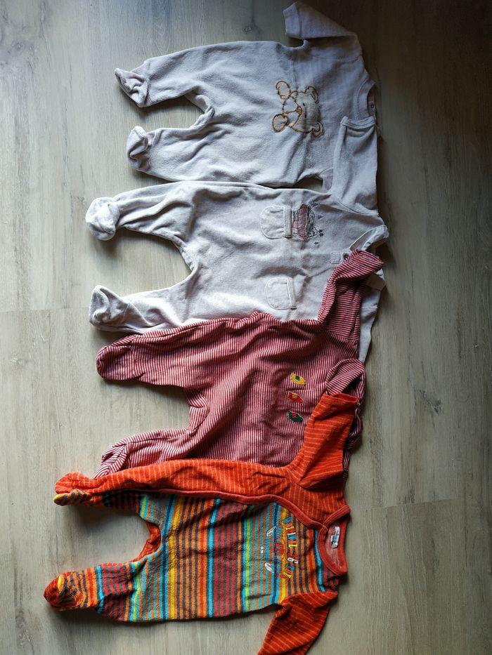 Lot de pyjamas et bodys 3 mois - photo numéro 2