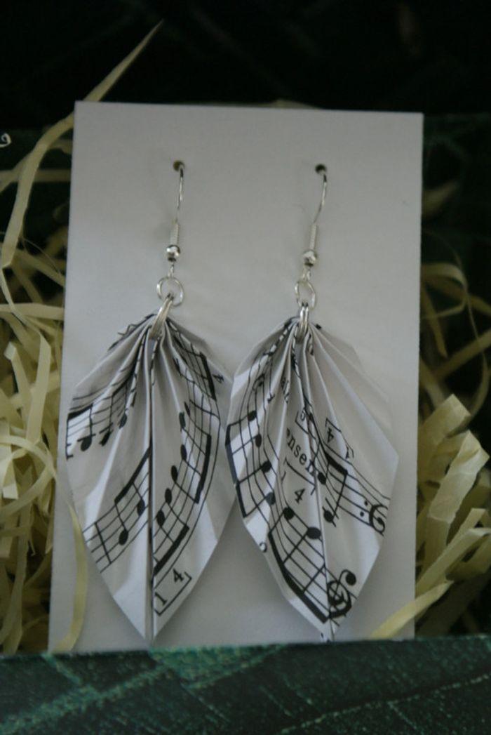 Boucles d'oreilles en forme de feuille papier musique partitions note Origami - photo numéro 4