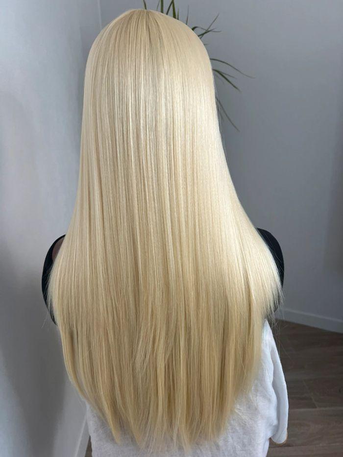 Perruque blonde lisse avec lace frontal - photo numéro 17