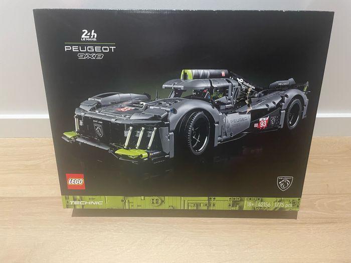 Lego Technic 42156 PEUGEOT 9X824H Le Mans Hybrid Hypercar - photo numéro 1