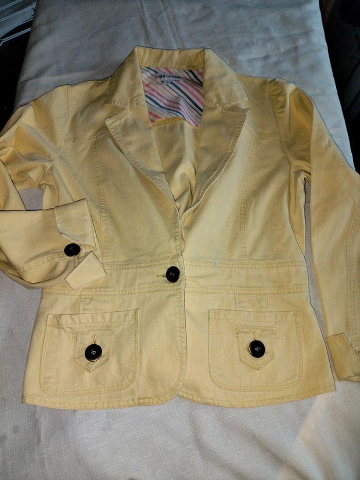 Veste T 42 très bon état jaune - photo numéro 1