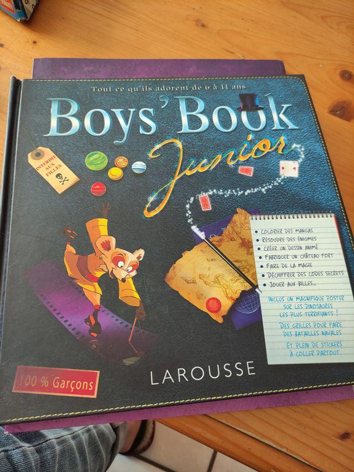 Livre Boys Book junior - photo numéro 1