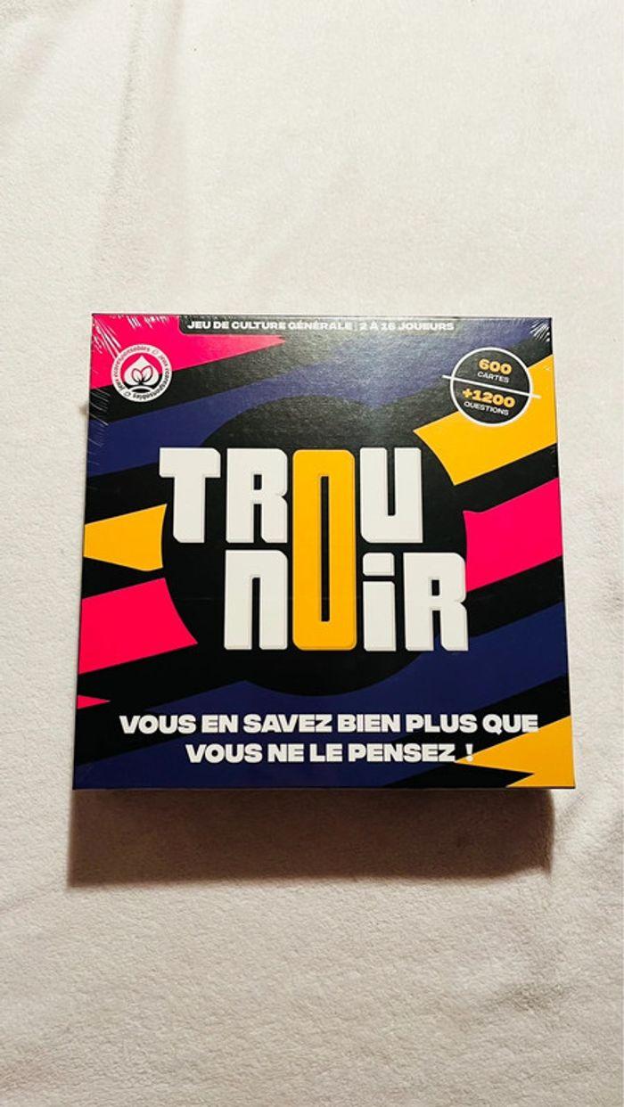 Trou Noir - Jeu de culture général alliant humour et connaissances - par les créateur du JUDUKU - photo numéro 1