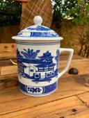 Grande tasse à couvercle en porcelaine de Chine bleu et blanc