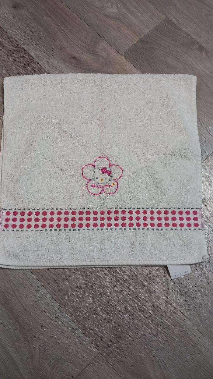 Petite serviette hello kitty - photo numéro 1