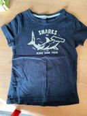 T-shirt bleu marine Sharks Kiabi 6 ans