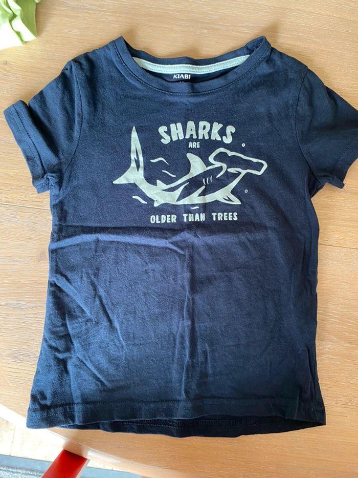 T-shirt bleu marine Sharks Kiabi 6 ans - photo numéro 1