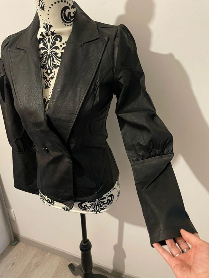 Veste blazer noir en similicuir épaule bouffante neuf New collection taille S - photo numéro 2