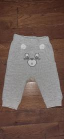 Pantalon 3 mois gris clair poche kangourou avec animal