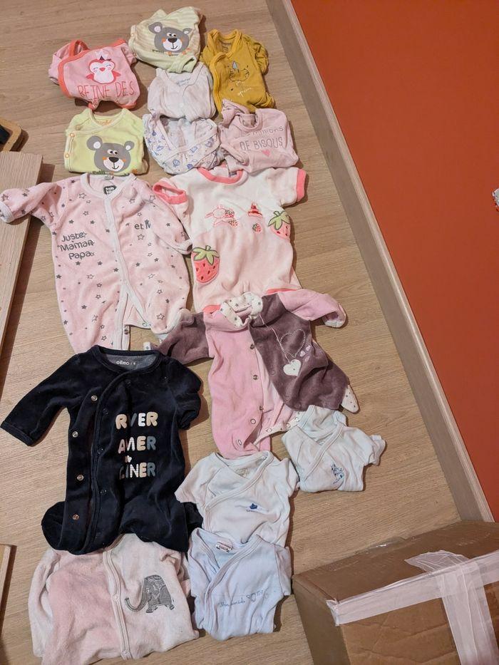 Lot de bodies et pyjamas naissance - photo numéro 2