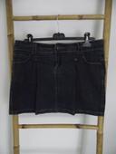 Mini jupe en jeans, taille 42.