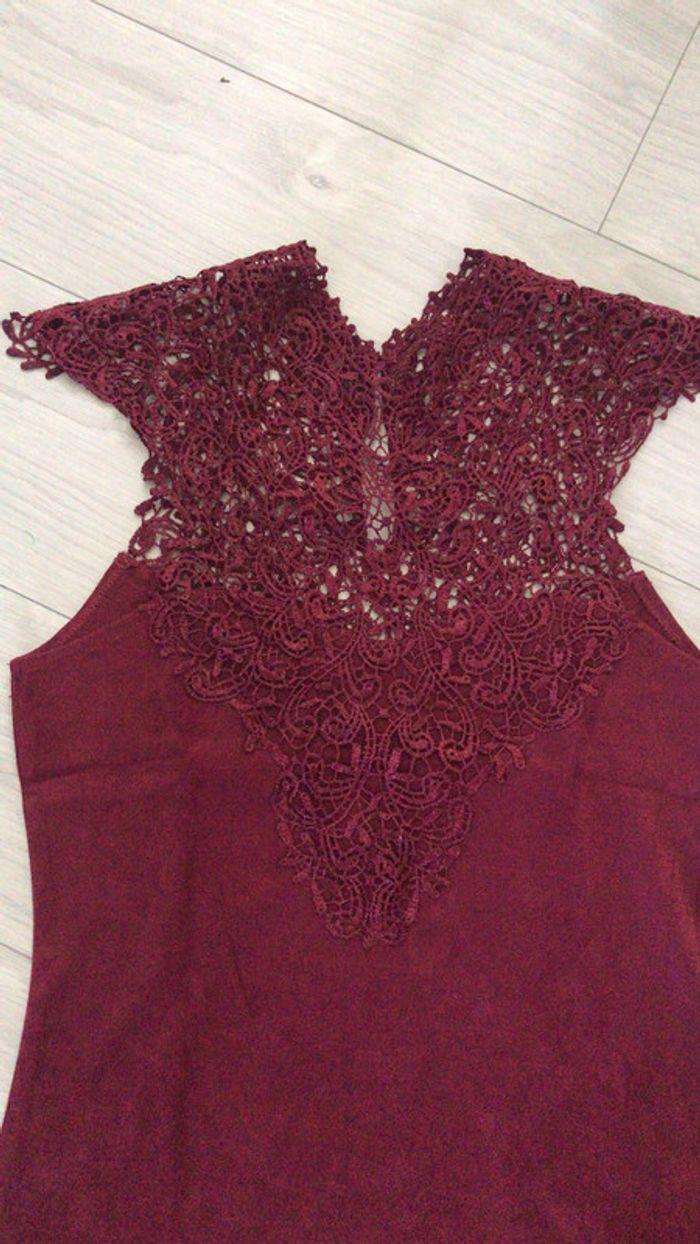 Blouse bordeaux sans manche ( Valeur 25,00 €) - photo numéro 2