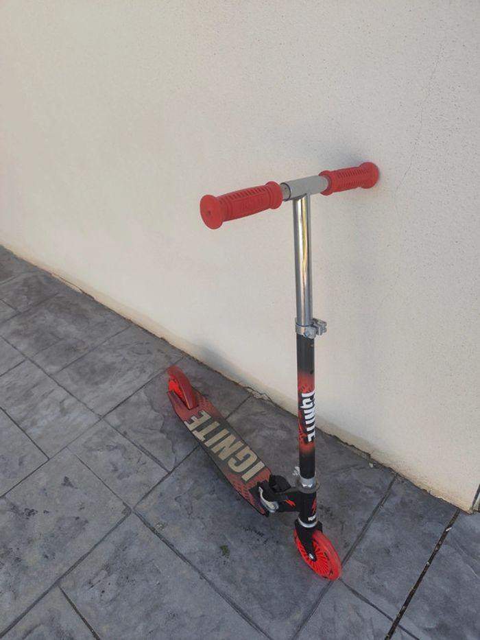 Trotinette enfant réglable et pliable 2 roues - photo numéro 2