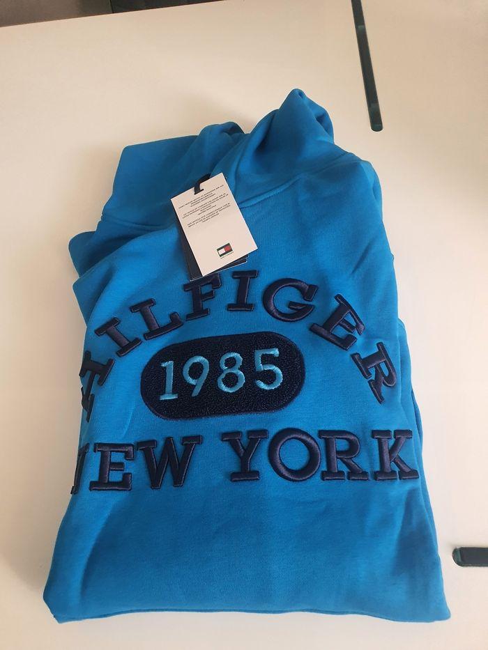 Sweatshirt  tommy  hilfiger xl neuf - photo numéro 1