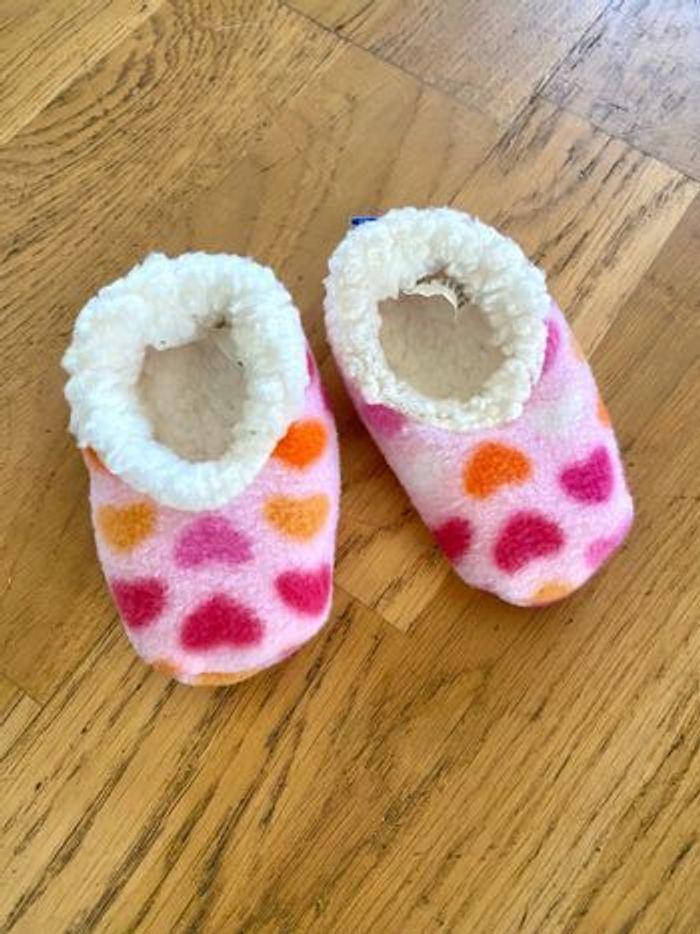 Chaussons fourrés cœur bébé - photo numéro 1