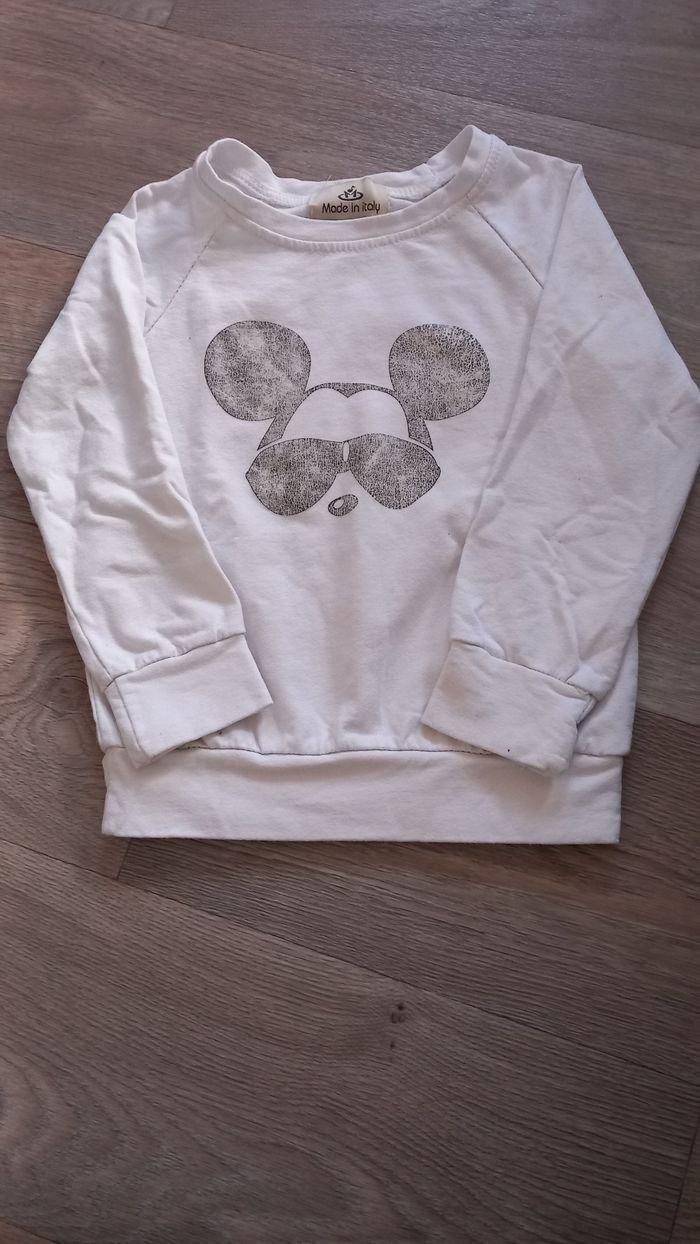 Pull avec un dessin Mickey dessus - photo numéro 1