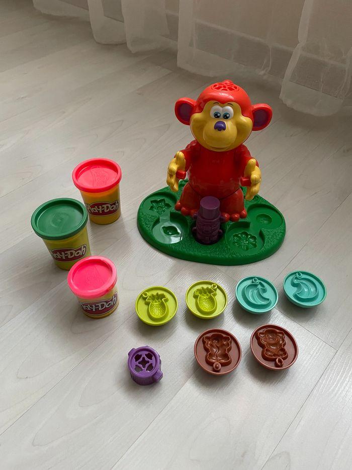 Le Singe de Play Doh + 3 pots neufs de pate à modeler Play Doh - photo numéro 1