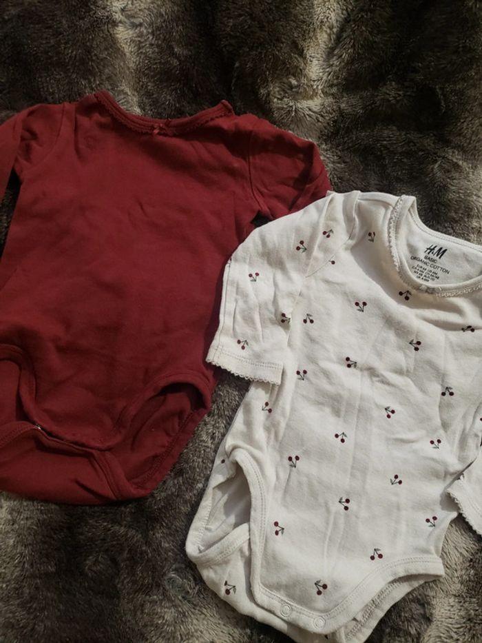 Lot 2 bodies 6 mois fille cerise H&M - photo numéro 1