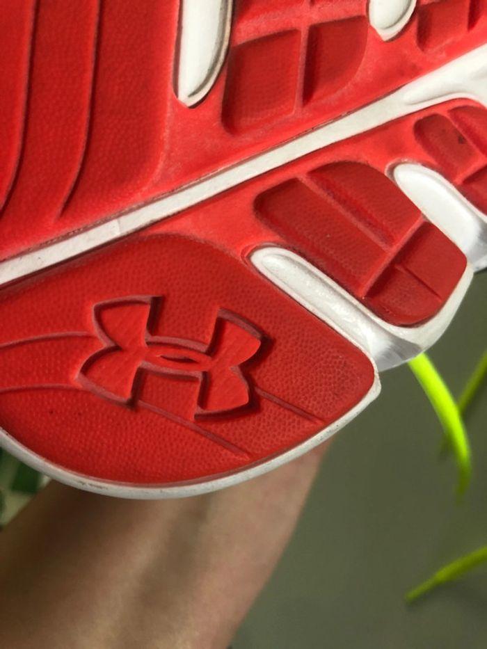 Baskets Under Armour . Neuf. Taille 37,5 - photo numéro 9