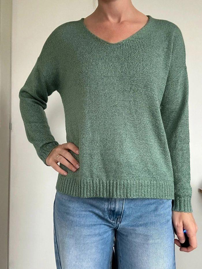 Pull maille col V vert Kiabi taille 38 💖 - photo numéro 2