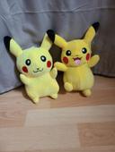 Lot 2 peluches pikachu