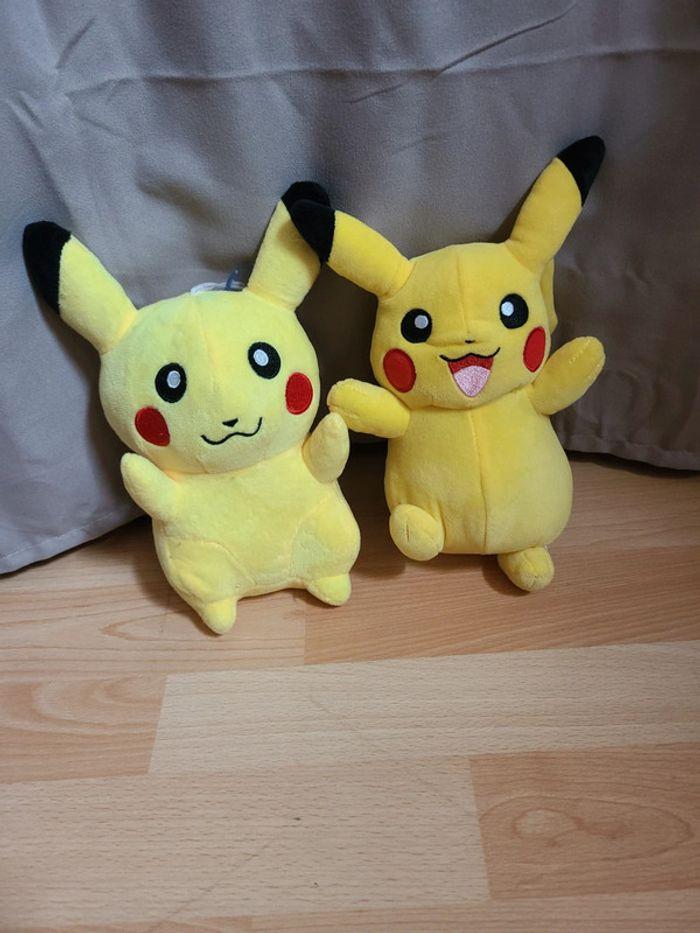 Lot 2 peluches pikachu - photo numéro 1