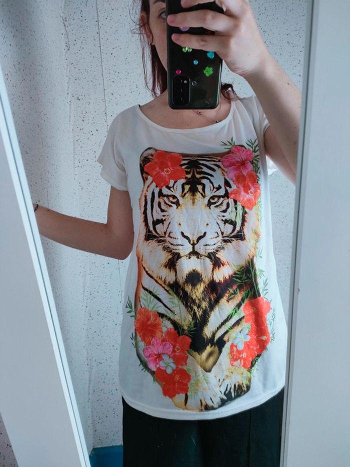 T-shirt blanc crème dessin tigre et fleurs exotiques - photo numéro 4