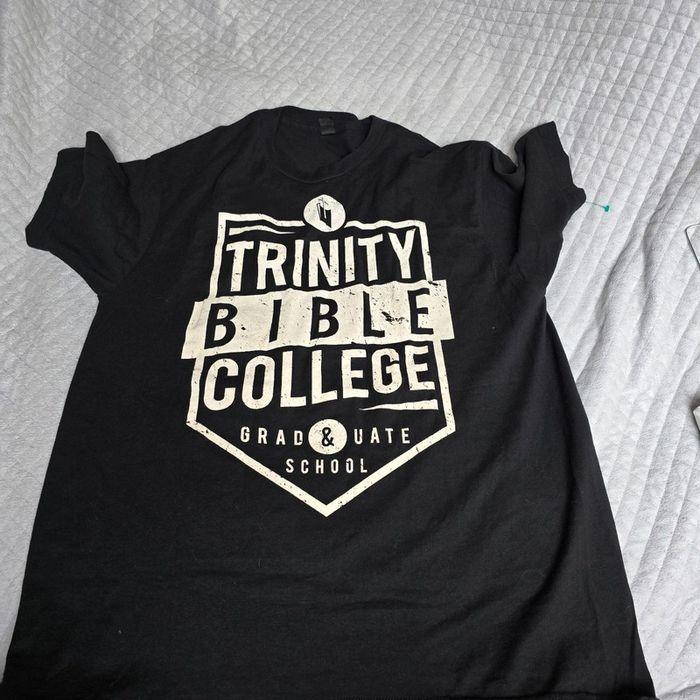 T-shirt trinity bible college - photo numéro 3