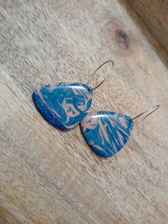 Boucles d'oreilles bleues, fait main. - photo numéro 3