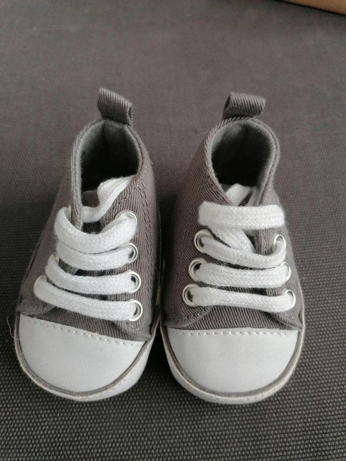 Chaussures basket bébé garçon avec lacets neuf - photo numéro 1