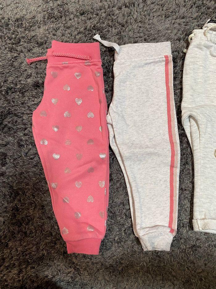 Lot 4 jogging + 1 leggings taille 86 cm - photo numéro 2