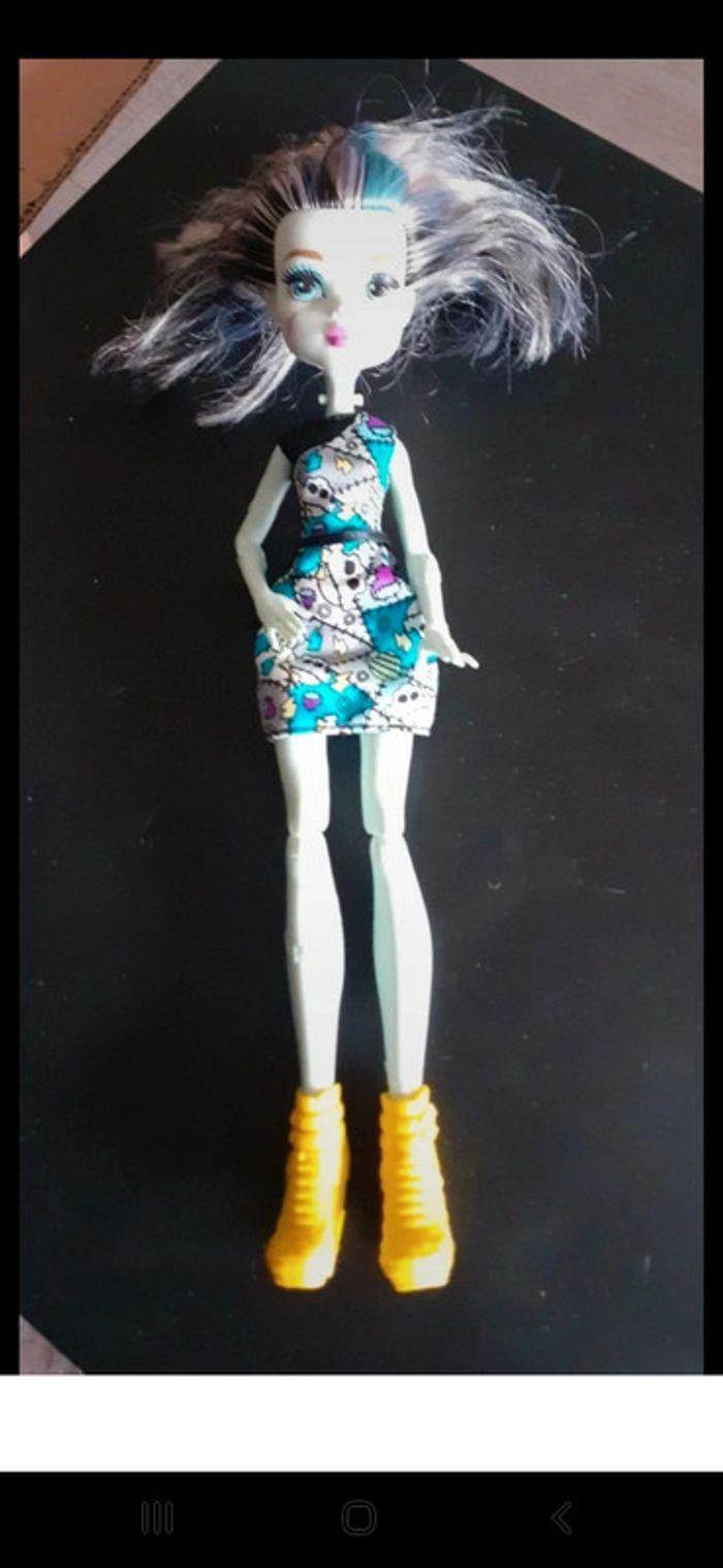 Poupée Monster High.  Frankie Stein. - photo numéro 2