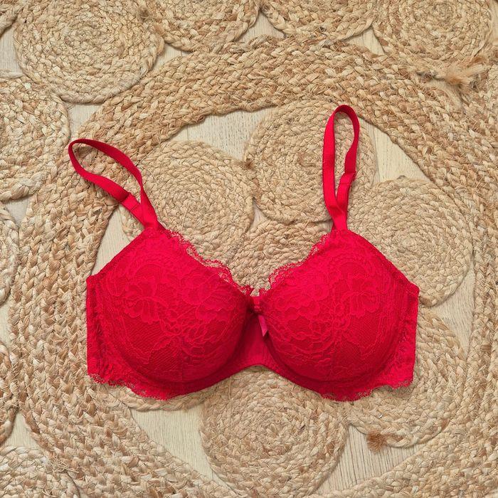 Soutien gorge coque fine armatures dentelle rouge - Hunkemoller - Taille 90D - photo numéro 1