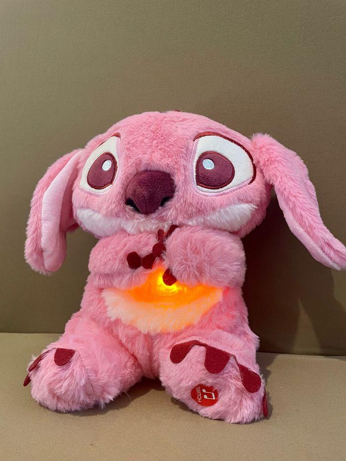 Peluche lumineuse Disney Stitch Angel qui respire - photo numéro 3