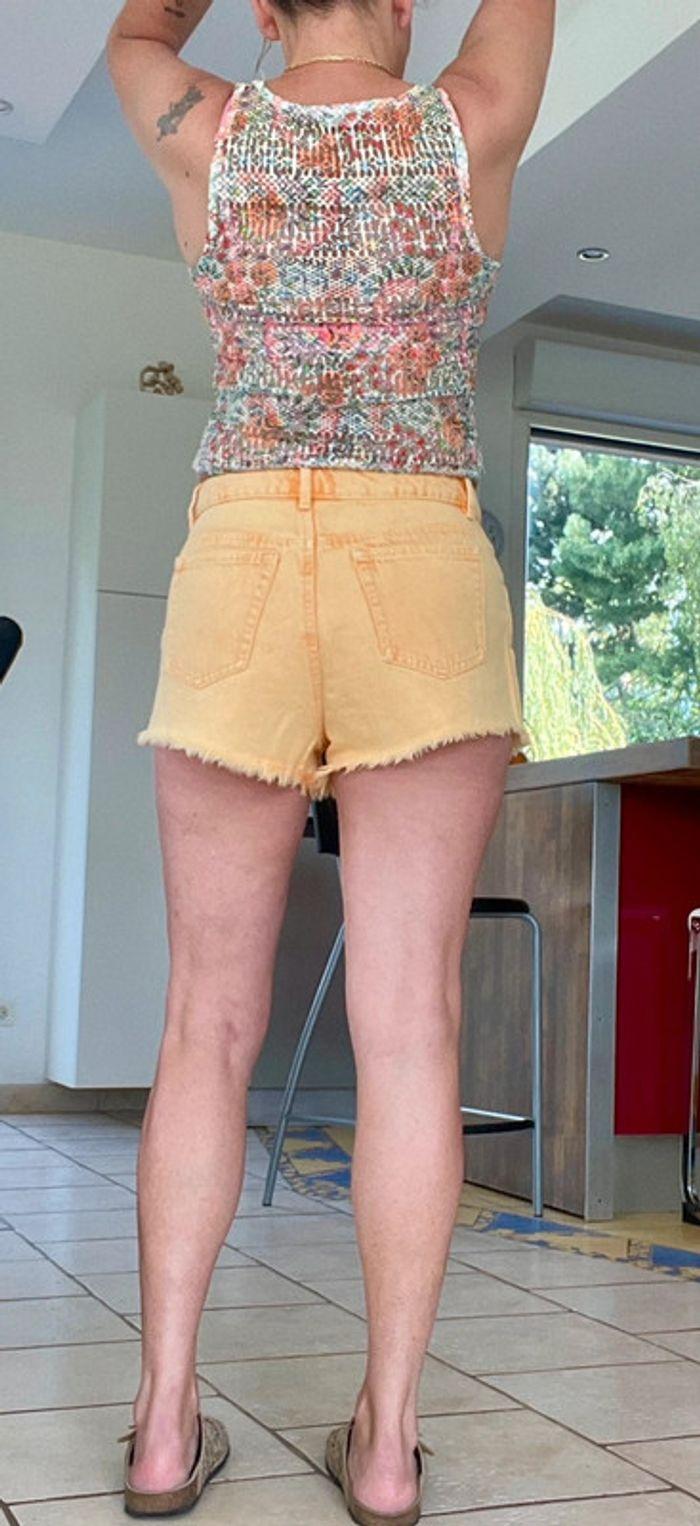 Joli short en jean orange taille haute 100 pour cent coton taille 38 état neuf - photo numéro 15