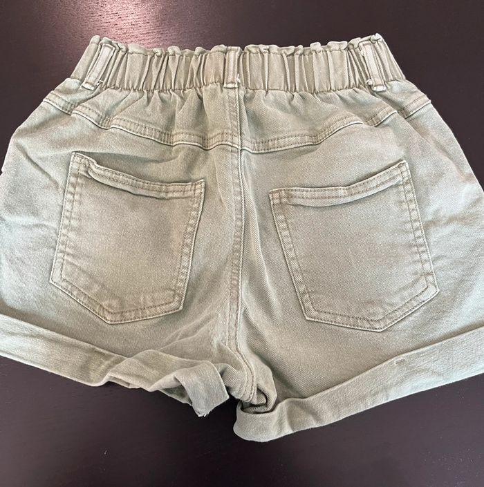 Short bershka taille 34 - photo numéro 2