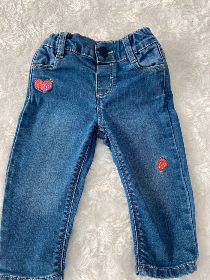 Jeans fille Catimini fraises 12 mois 74 cm comme neuf - photo numéro 2