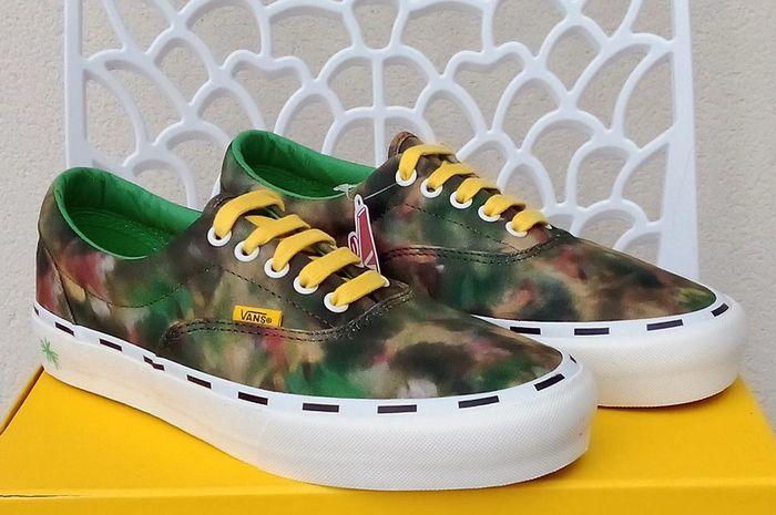 Baskets Vans kaki, vert et marron camouflage non genrées ou unisexes taille 41 - photo numéro 1