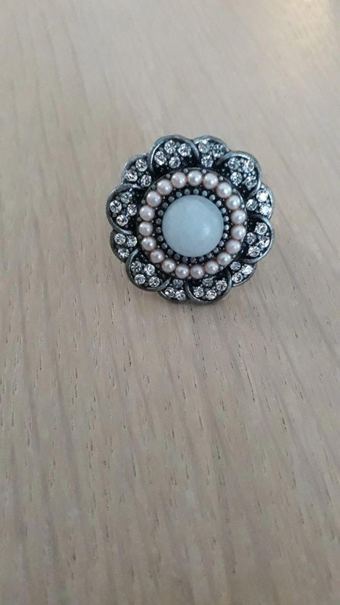 Bague métal argenté et cabochon strass - neuve - photo numéro 1