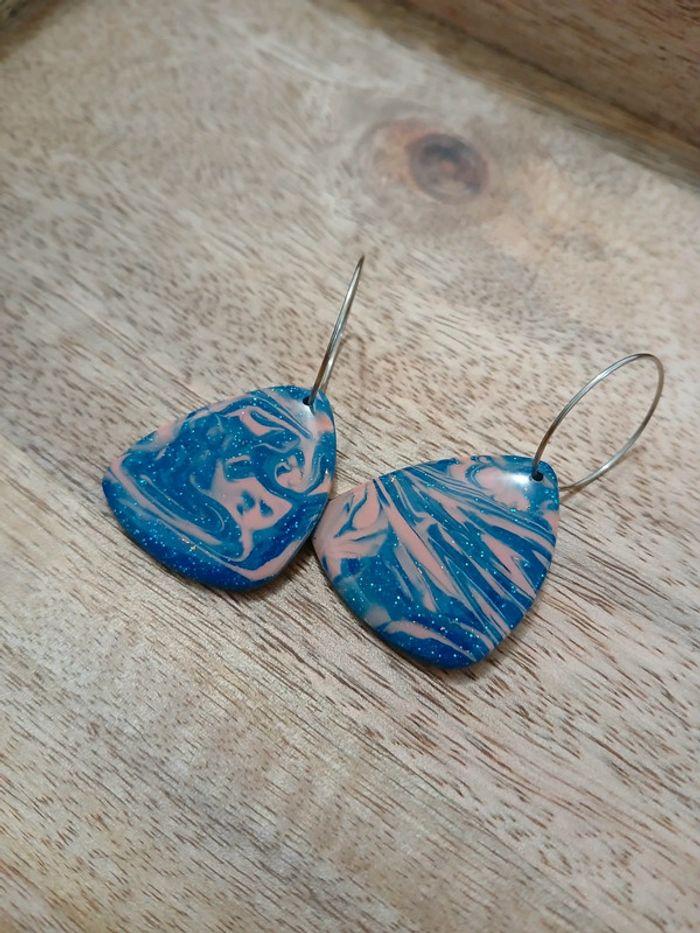 Boucles d'oreilles bleues, fait main. - photo numéro 2