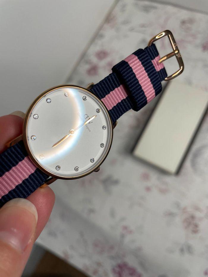 Montre rose gold bleu et rose Daniel Wellington ornée de cristaux Swarovski - photo numéro 2