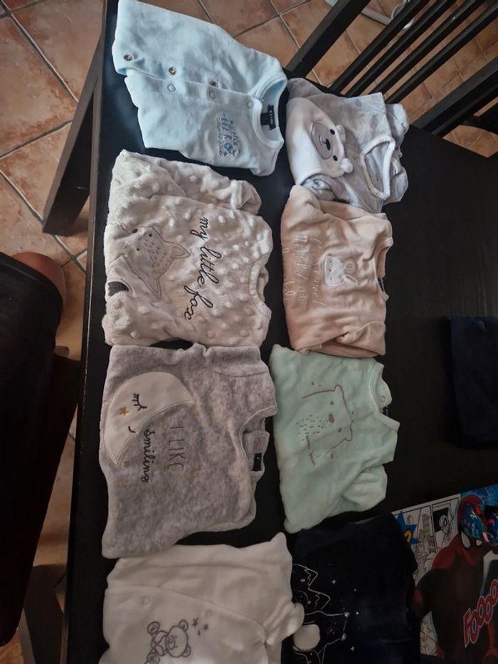 Vend lot de 8 pyjama coton bb 1 mois - photo numéro 1