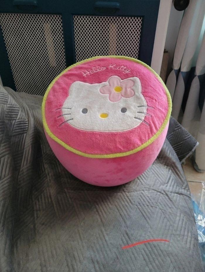 Pouf en velours ras Hello Kitty - photo numéro 1