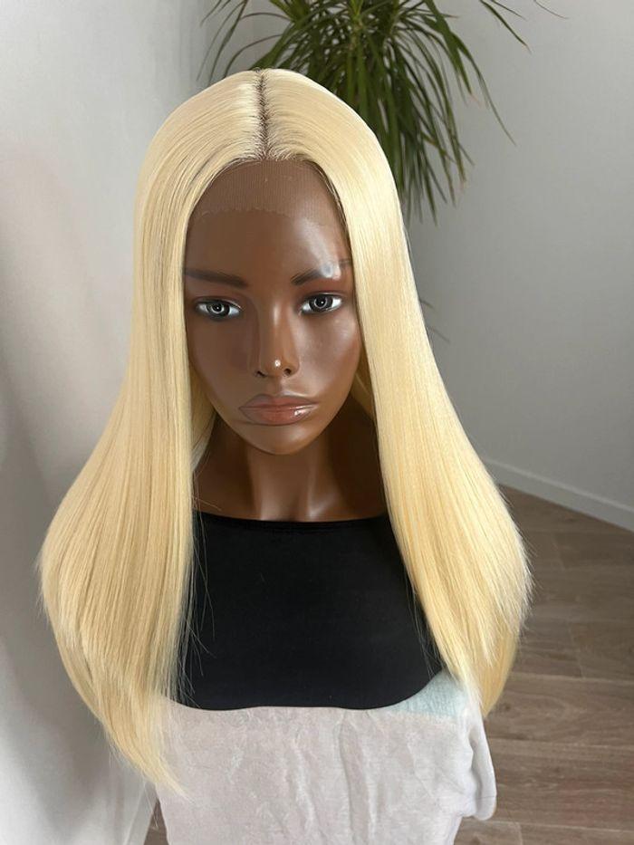 Perruque blonde lisse avec lace frontal - photo numéro 1