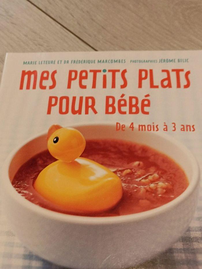 Livre de recettes mes petits plats pour bébé de 4 mois  à 3 ans - photo numéro 2