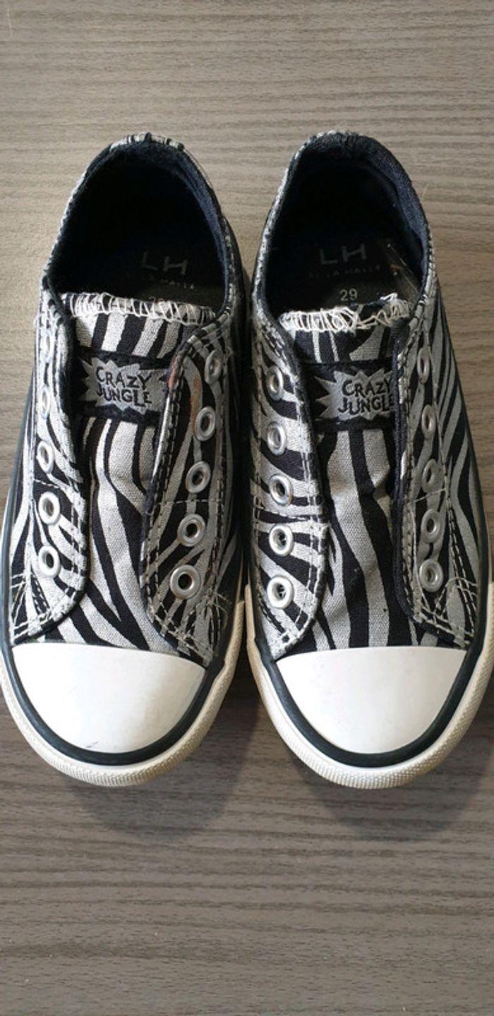 Chaussures baskets type "converse" basse taille 29 - photo numéro 1