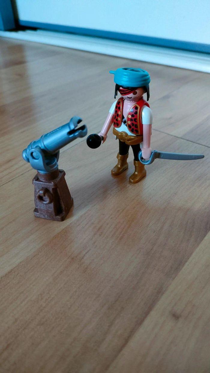 Canonnier avec pirate playmobil 5378