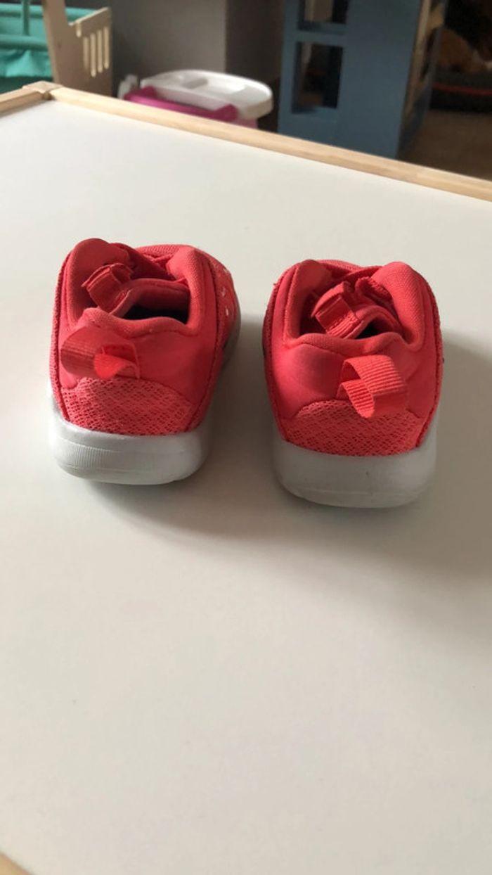 Baskets Nike rose/corail lacets élastique - photo numéro 4